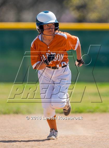 Thumbnail 2 in JV: MacArthur vs Madison JV photogallery.