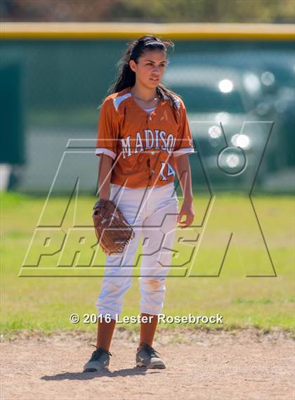Thumbnail 3 in JV: MacArthur vs Madison JV photogallery.