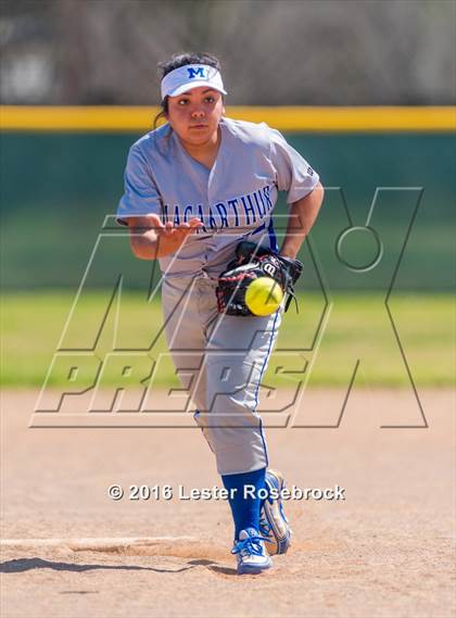 Thumbnail 3 in JV: MacArthur vs Madison JV photogallery.
