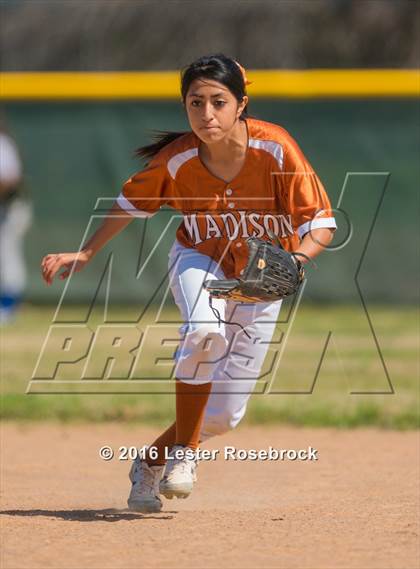 Thumbnail 1 in JV: MacArthur vs Madison JV photogallery.