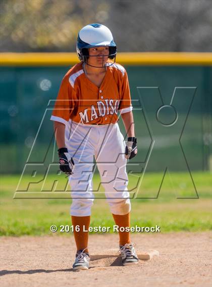 Thumbnail 1 in JV: MacArthur vs Madison JV photogallery.