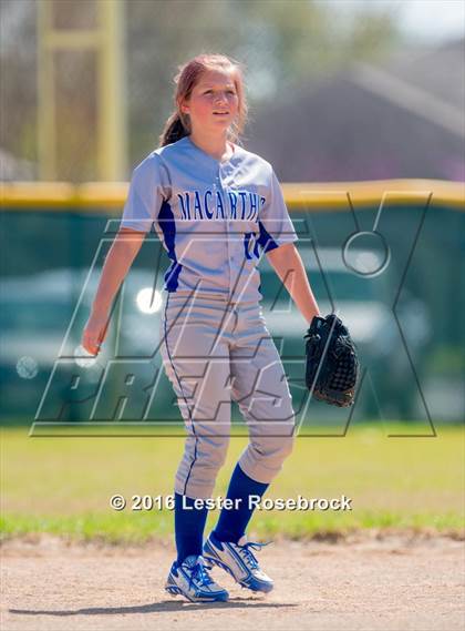 Thumbnail 3 in JV: MacArthur vs Madison JV photogallery.