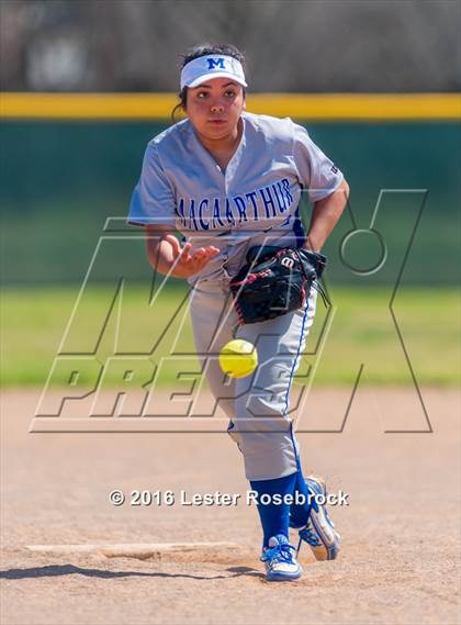 Thumbnail 2 in JV: MacArthur vs Madison JV photogallery.