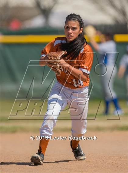 Thumbnail 3 in JV: MacArthur vs Madison JV photogallery.