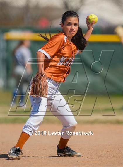 Thumbnail 1 in JV: MacArthur vs Madison JV photogallery.