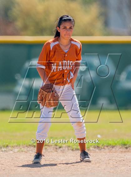 Thumbnail 3 in JV: MacArthur vs Madison JV photogallery.