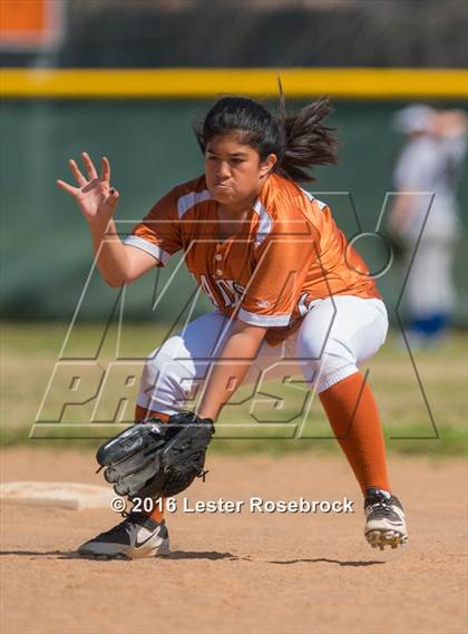 Thumbnail 1 in JV: MacArthur vs Madison JV photogallery.