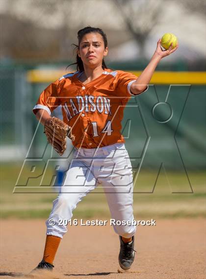 Thumbnail 2 in JV: MacArthur vs Madison JV photogallery.