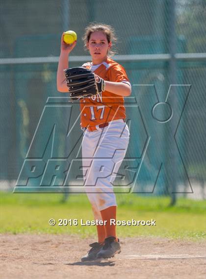 Thumbnail 1 in JV: MacArthur vs Madison JV photogallery.