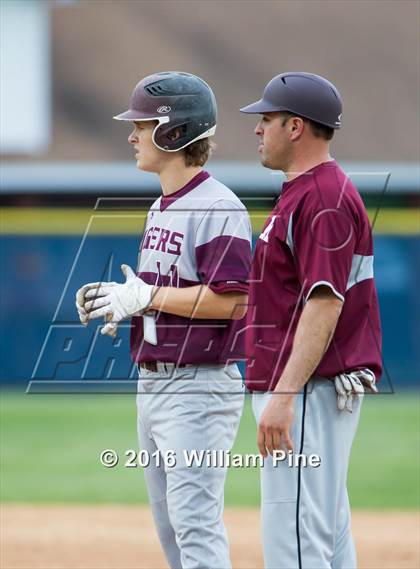 Thumbnail 2 in Corning-Painted Post vs Kingston (NYSPHSAA Class AA Regional Semifinal) photogallery.