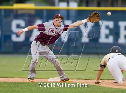 Thumbnail 2 in Corning-Painted Post vs Kingston (NYSPHSAA Class AA Regional Semifinal) photogallery.
