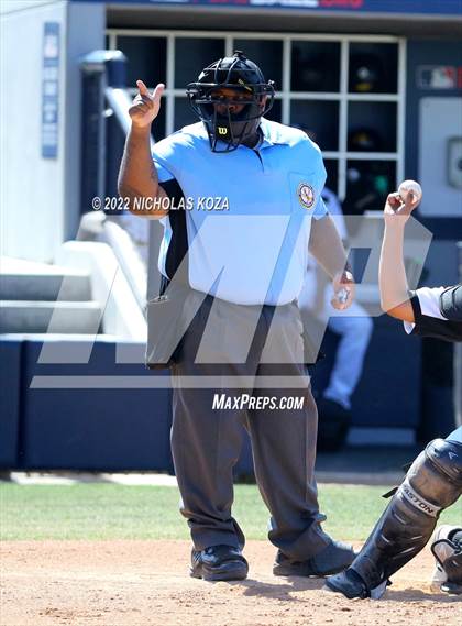 Thumbnail 2 in Bright Star Secondary Charter Academy vs. King/Drew (CIF LACS D3 Playoffs) photogallery.