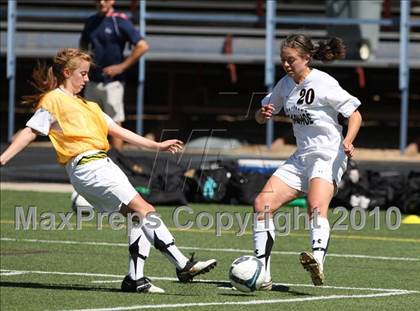 Thumbnail 3 in Rocky Mountain vs. Arapahoe (5A Semifinal) photogallery.
