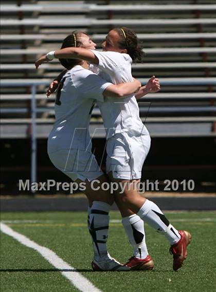 Thumbnail 1 in Rocky Mountain vs. Arapahoe (5A Semifinal) photogallery.