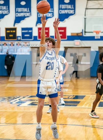 Thumbnail 2 in Indianapolis Crispus Attucks @ Indianapolis Bishop Chatard photogallery.