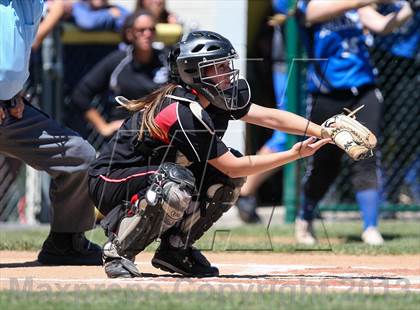 Thumbnail 1 in Brockport vs. Clarence (NYSPHSAA Class AA Western Regional) photogallery.