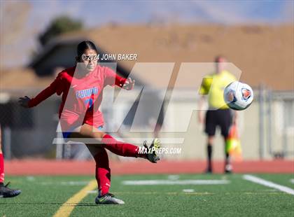 Thumbnail 3 in Equipo Academy vs. Truckee (NIAA 3A State Semifinals) photogallery.