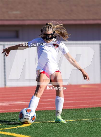 Thumbnail 1 in Equipo Academy vs. Truckee (NIAA 3A State Semifinals) photogallery.