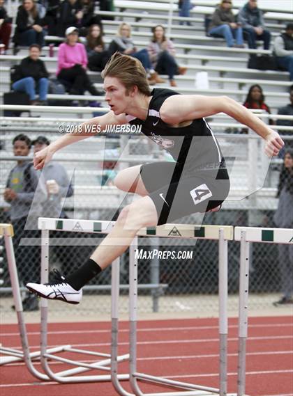 Thumbnail 3 in 4th Annual Randy Sturgeon Invitational (100, 110 HH, 300 LH, 400) photogallery.