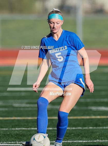 Thumbnail 3 in Ridgefield vs. Columbia River (WIAA 2A Playoffs) photogallery.