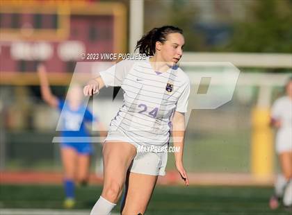 Thumbnail 2 in Ridgefield vs. Columbia River (WIAA 2A Playoffs) photogallery.