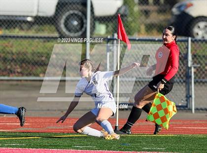 Thumbnail 3 in Ridgefield vs. Columbia River (WIAA 2A Playoffs) photogallery.