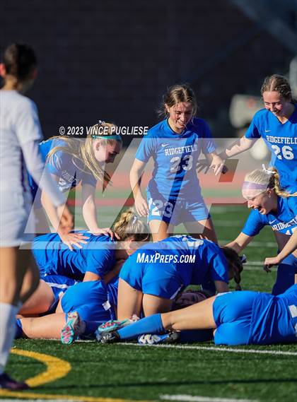 Thumbnail 3 in Ridgefield vs. Columbia River (WIAA 2A Playoffs) photogallery.