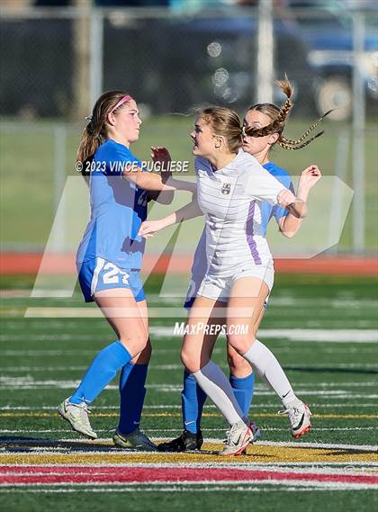 Thumbnail 3 in Ridgefield vs. Columbia River (WIAA 2A Playoffs) photogallery.