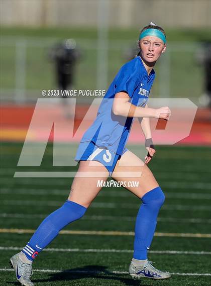 Thumbnail 3 in Ridgefield vs. Columbia River (WIAA 2A Playoffs) photogallery.