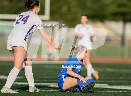 Thumbnail 1 in Ridgefield vs. Columbia River (WIAA 2A Playoffs) photogallery.
