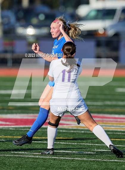 Thumbnail 2 in Ridgefield vs. Columbia River (WIAA 2A Playoffs) photogallery.