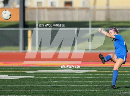 Thumbnail 1 in Ridgefield vs. Columbia River (WIAA 2A Playoffs) photogallery.