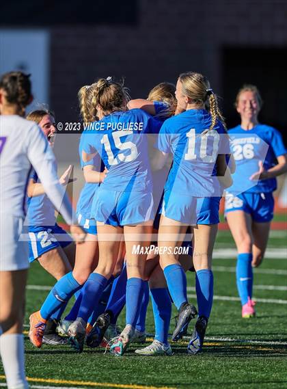Thumbnail 2 in Ridgefield vs. Columbia River (WIAA 2A Playoffs) photogallery.