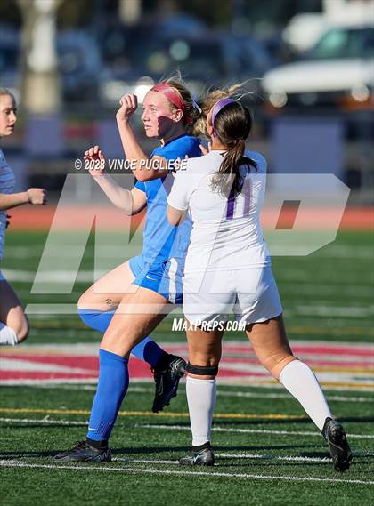 Thumbnail 3 in Ridgefield vs. Columbia River (WIAA 2A Playoffs) photogallery.