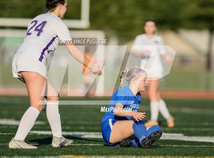Thumbnail 3 in Ridgefield vs. Columbia River (WIAA 2A Playoffs) photogallery.