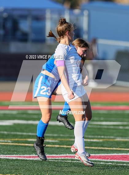 Thumbnail 2 in Ridgefield vs. Columbia River (WIAA 2A Playoffs) photogallery.