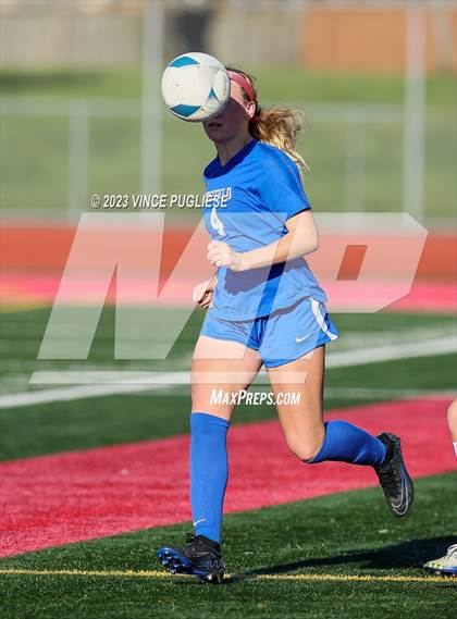 Thumbnail 3 in Ridgefield vs. Columbia River (WIAA 2A Playoffs) photogallery.
