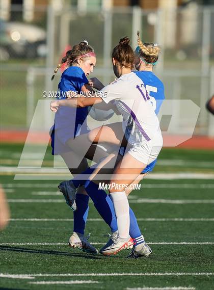 Thumbnail 2 in Ridgefield vs. Columbia River (WIAA 2A Playoffs) photogallery.