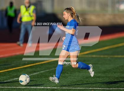 Thumbnail 1 in Ridgefield vs. Columbia River (WIAA 2A Playoffs) photogallery.