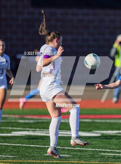 Thumbnail 1 in Ridgefield vs. Columbia River (WIAA 2A Playoffs) photogallery.