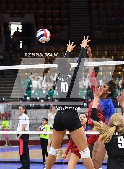 Thumbnail 1 in Grandview vs. Cherry Creek (CHSAA 5A 3RD Round) photogallery.