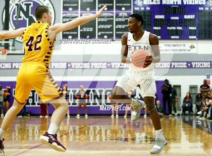 Thumbnail 2 in Evanston vs Loyola Academy (IHSA 4A Sectional Final) photogallery.