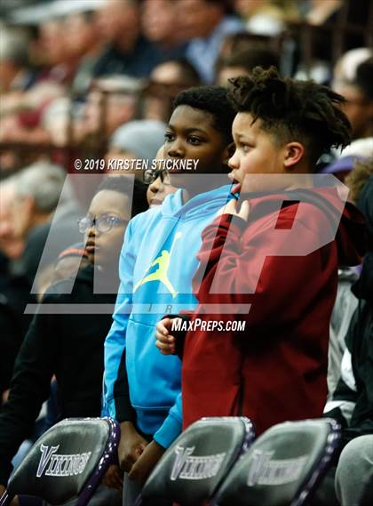 Thumbnail 3 in Evanston vs Loyola Academy (IHSA 4A Sectional Final) photogallery.