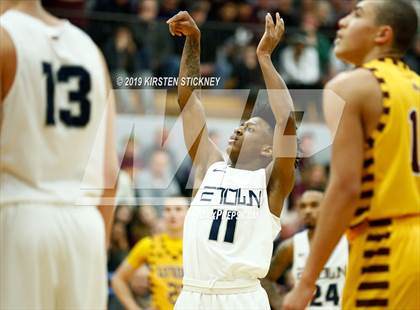 Thumbnail 3 in Evanston vs Loyola Academy (IHSA 4A Sectional Final) photogallery.