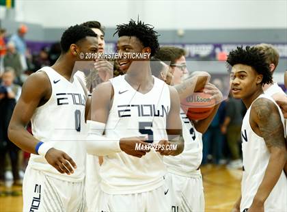 Thumbnail 2 in Evanston vs Loyola Academy (IHSA 4A Sectional Final) photogallery.