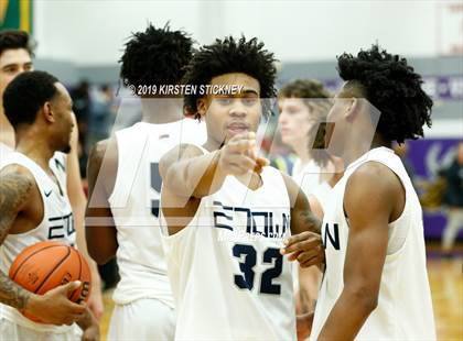 Thumbnail 3 in Evanston vs Loyola Academy (IHSA 4A Sectional Final) photogallery.