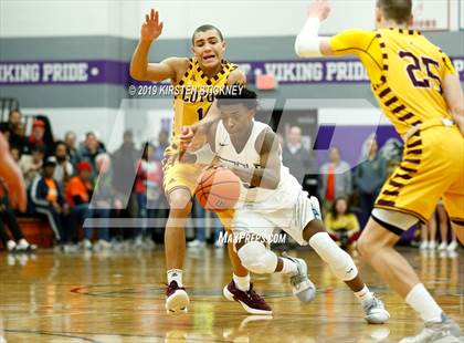 Thumbnail 2 in Evanston vs Loyola Academy (IHSA 4A Sectional Final) photogallery.