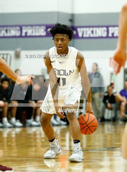 Thumbnail 3 in Evanston vs Loyola Academy (IHSA 4A Sectional Final) photogallery.