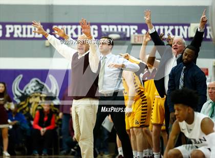 Thumbnail 2 in Evanston vs Loyola Academy (IHSA 4A Sectional Final) photogallery.
