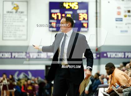 Thumbnail 3 in Evanston vs Loyola Academy (IHSA 4A Sectional Final) photogallery.